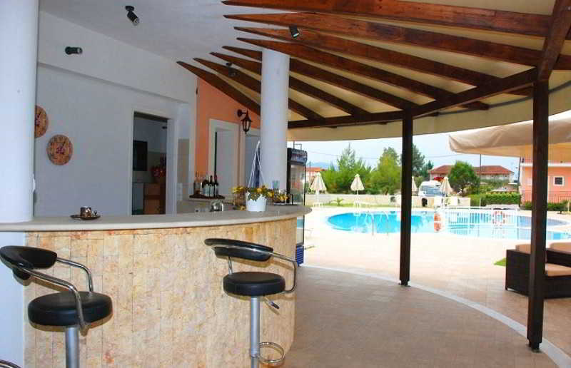 Eleni'S Garden & Castello Suites Alykanas  Exterior photo